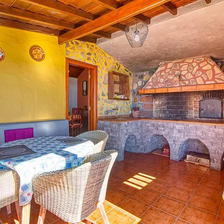 Casa Victor Nyaraló *